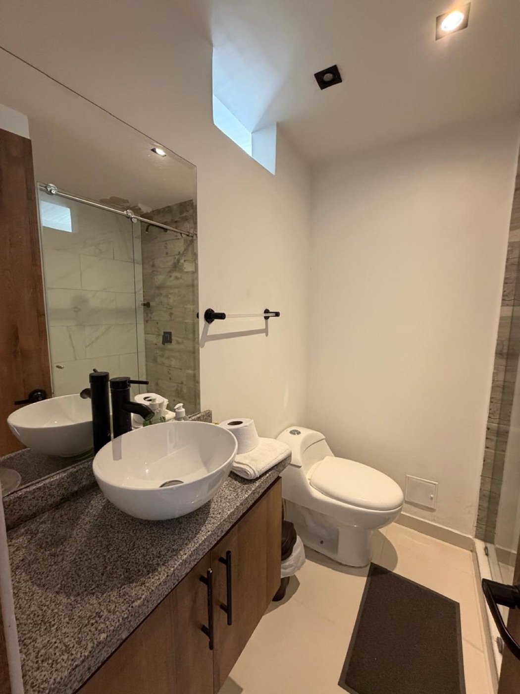 Baño completo con ducha